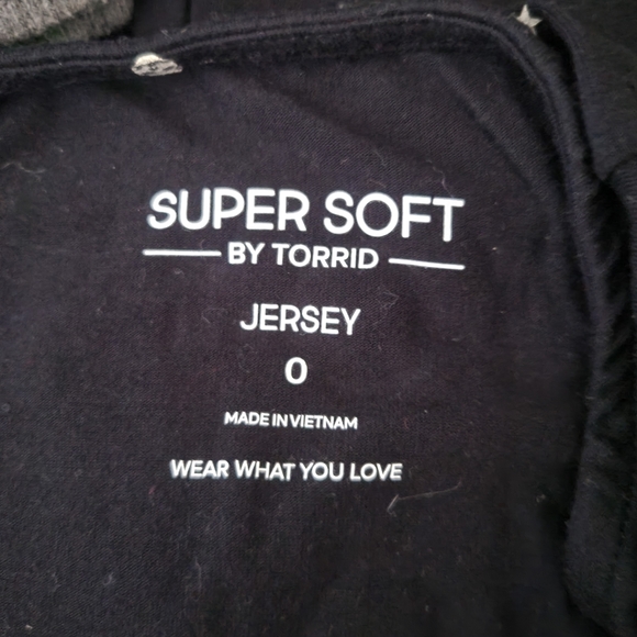 Torrid Crew Neck O-ring Tee - Picture 2 of 6